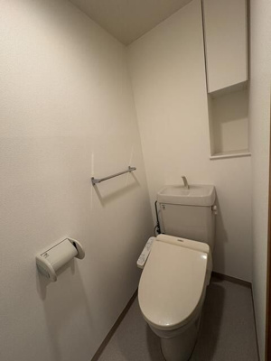 【トイレ】 | パークアベニュー川口 | 落ち着いた色調のトイレです