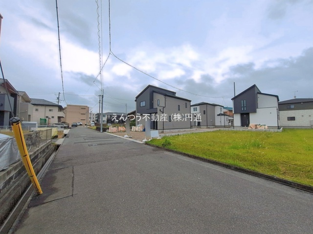 グラファーレ上志段味6期の前面道路含む現地写真