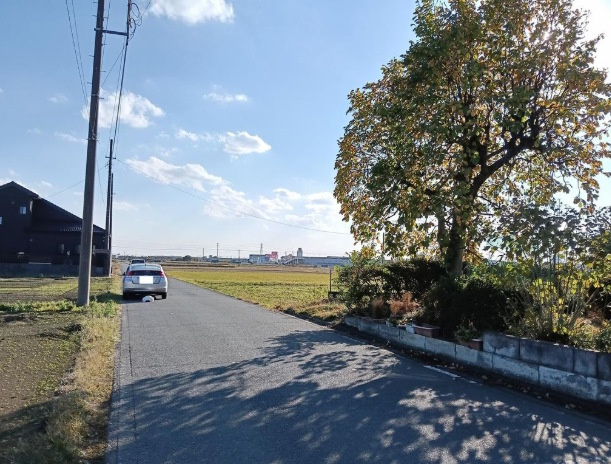 敷地面積102坪　売地　川越市松郷の前面道路含む現地写真|東側6.2ｍ公道、23ｍ接道！