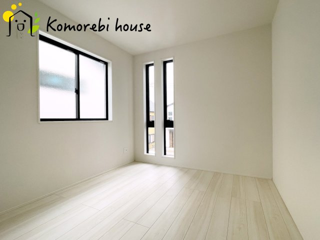 北本市東間　4期　新築一戸建て　グラファーレ　02の洋室|明るい洋室です
