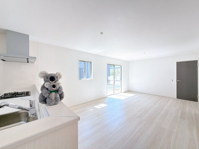 【居間・リビング】 | 前橋市北代田町　新築住宅 | 気がづけば家族が集まって楽しい会話と食事が始まる。皆で笑って過ごす幸せ溢れるリビング。