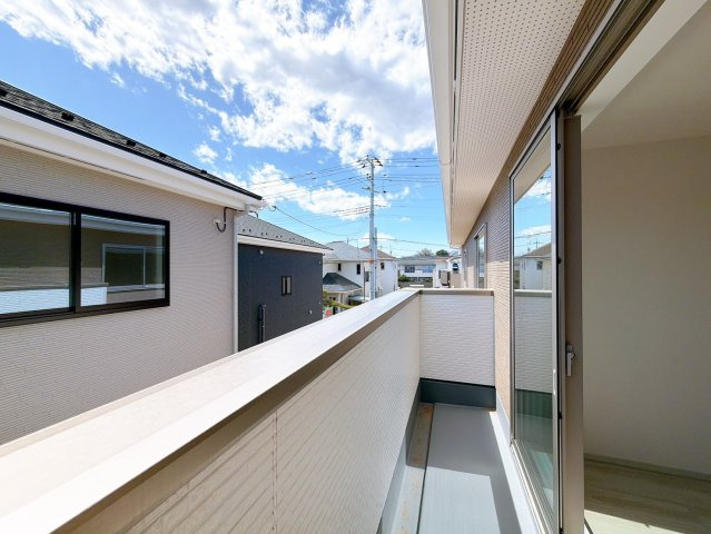 【バルコニー】 | 前橋市北代田町　新築住宅 | お日さまがほほえむバルコニー。気持ち良い風と青く広がる空。思わず深呼吸したくなる。