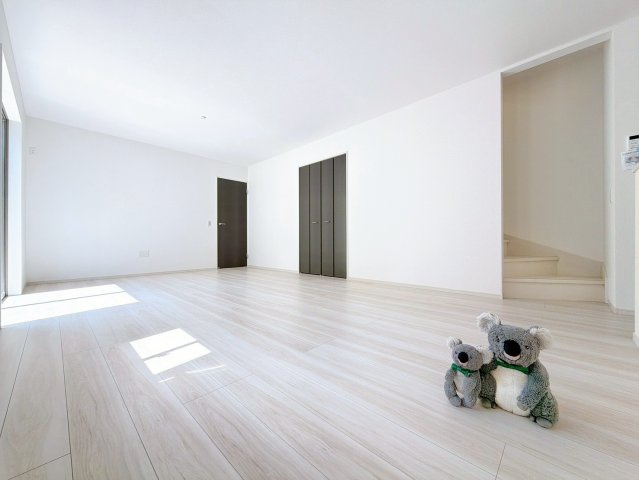 【居間・リビング】 | 前橋市北代田町　新築住宅 | 窓を開けるとスッーと爽やかな風を感じるリビング。家族の笑顔が集まる幸せな空間。