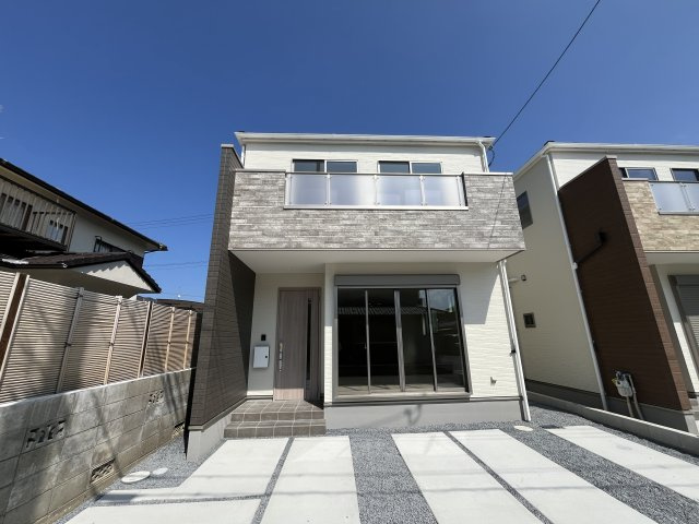 守山市岡町　第1期　新築一戸建ての外観|前面道路は車の通りも少なくて安心です。