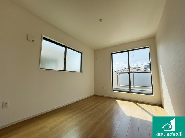 守山市岡町　第1期　新築一戸建ての洋室|収納スペースが充実しているので子供の成長に合わせてたくさん収納ができます！家族構成に合わせた様々な活用ができる収納！