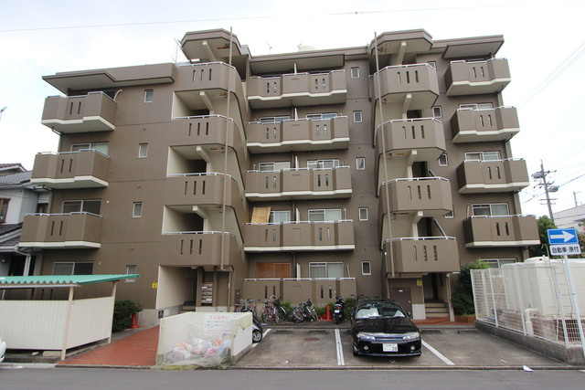 稲熊ビルの駐車場|駐車場です。敷地内にあります。