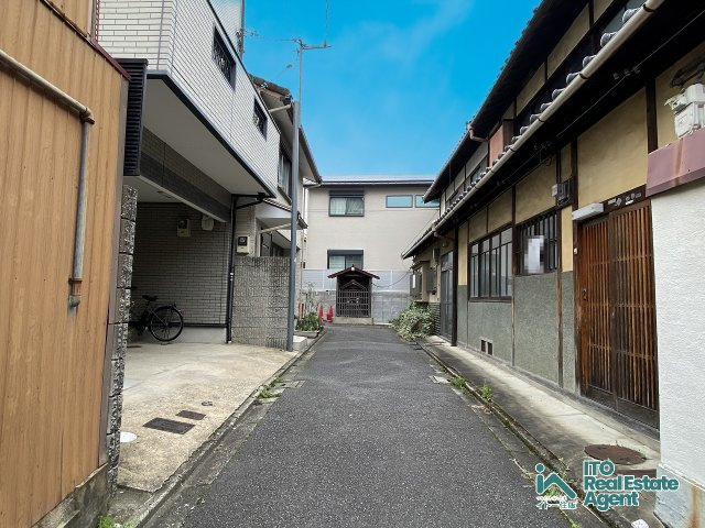 紫竹下芝本町 京町家(二棟)の前面道路含む現地写真