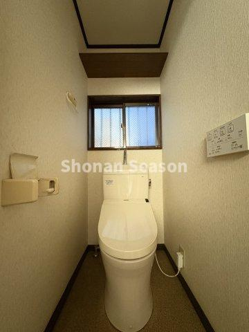【現地画像あり】座間市ひばりが丘1丁目　中古戸建　66.05㎡のトイレ|温かな便座で快適な温水洗浄便座を搭載しております。