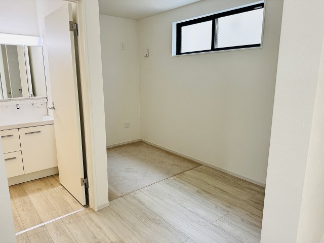 八王子市　本町　新築一戸建て　４期の内装|～キッチン脇のスペース　書斎や家事室、パントリーやランドリールームなど用途多彩です～