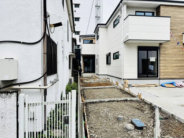 八王子市　本町　新築一戸建て　４期の駐車場|～2台駐車可能カースぺス付き～