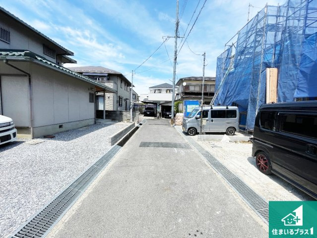 守山市岡町　第1期　新築一戸建ての前面道路含む現地写真|周辺は落ち着いた街並みの住宅地！子育てがしやすい住環境です！まだ未完成ですが、現地でしかわからない事もございます。是非一度ご覧ください。