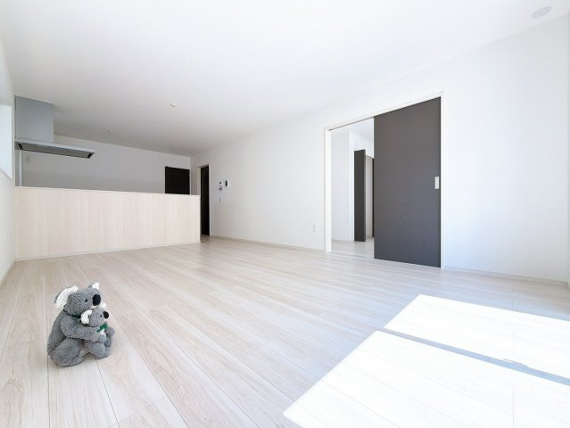 【居間・リビング】 | 前橋市北代田町　新築住宅 | 陽当りも良いリビング。
光が差し込む明るい空間はいつもの時間をより特別に…