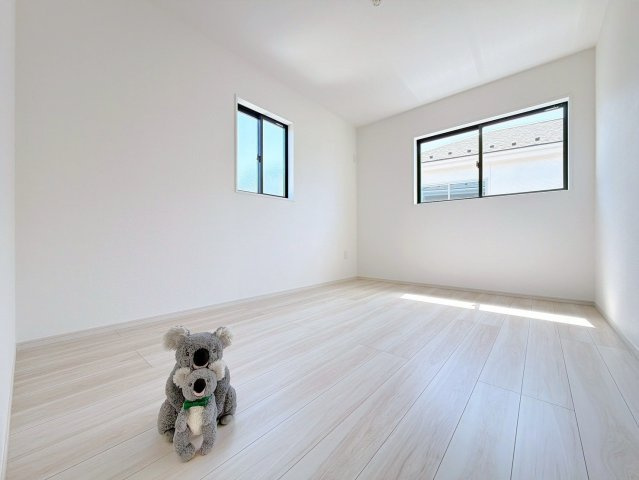 【洋室】 | 前橋市北代田町　新築住宅 | 広さはお子様の勉強部屋にも適した広さ！
勉強机や本棚などの家具を置いてもフリースペースも確保できます。