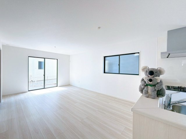 【居間・リビング】 | 前橋市北代田町　新築住宅 | 気がづけば家族が集まって楽しい会話と食事が始まる。皆で笑って過ごす幸せ溢れるリビング。