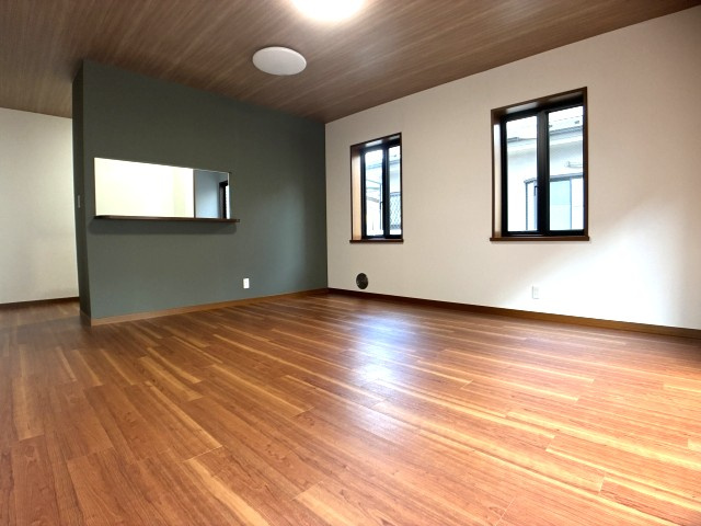 緑が丘２丁目　中古戸建の居間・リビング