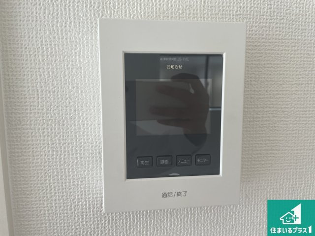 ★守山市岡町　第1期　新築一戸建ての防犯設備|カラーモニターインターホン！声だけでなく来訪者の姿や顔がモニターで確認できるので、小さなお子様がいらっしゃるご家庭でも安心できます！