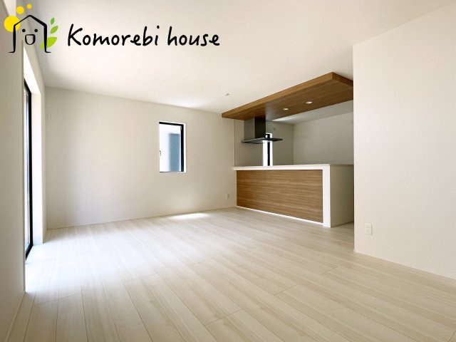 北本市東間　4期　新築一戸建て　グラファーレ　04の居間・リビング|ゆったりとしたリビングです