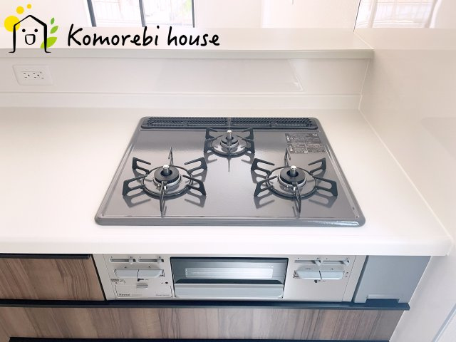北本市東間　4期　新築一戸建て　グラファーレ　04のキッチン|コンパクトなキッチンで掃除もラクラク