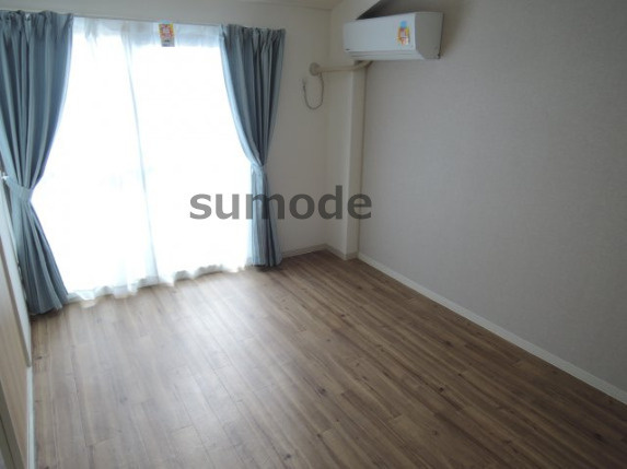 パレ若松の洋室