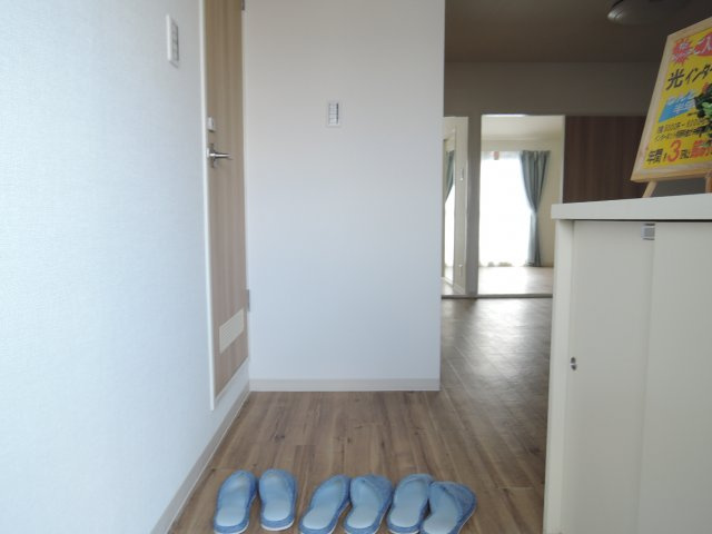 パレ若松の玄関