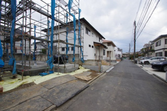 【前面道路含む現地写真】 | 令和８年3月２７日撮影　建築中