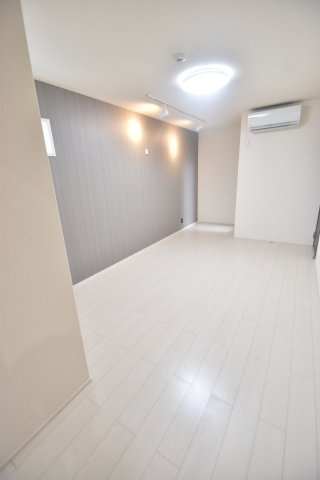 大阪市城東区関目４丁目のアパートの居間・リビング