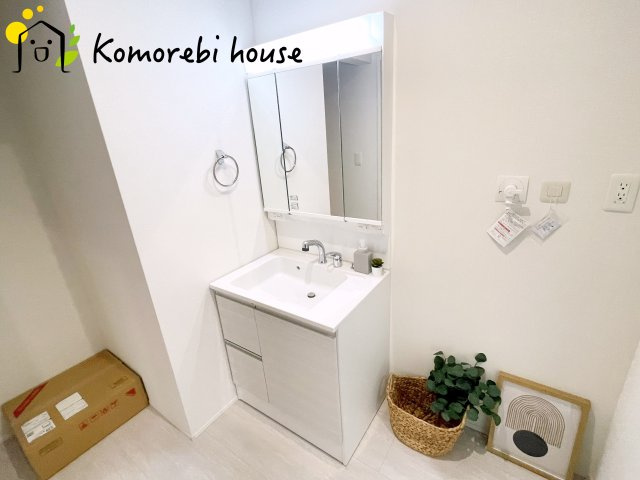 北本市東間　4期　新築一戸建て　グラファーレ　05の独立洗面台|朝の身支度には欠かせない独立洗面化粧台