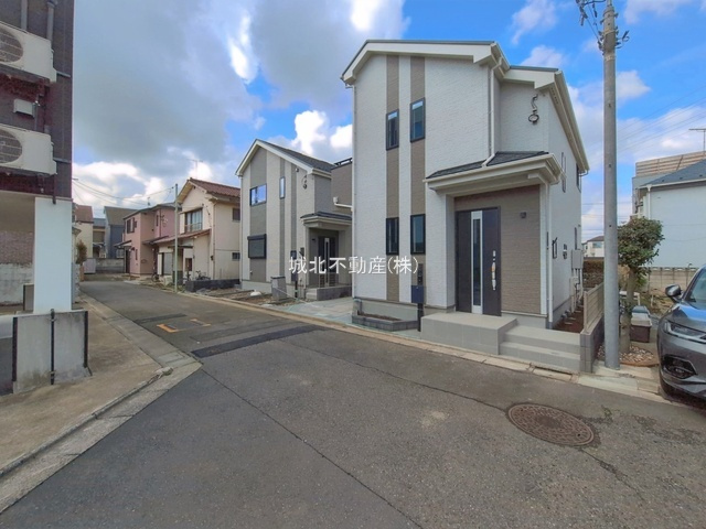 練馬区西大泉4丁目 全2棟 A号棟の前面道路含む現地写真