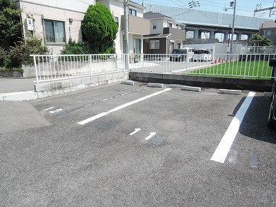 高槻市野田４丁目のアパートの駐車場