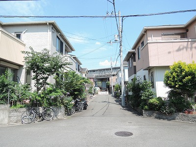 高槻市野田４丁目のアパートのエントランス