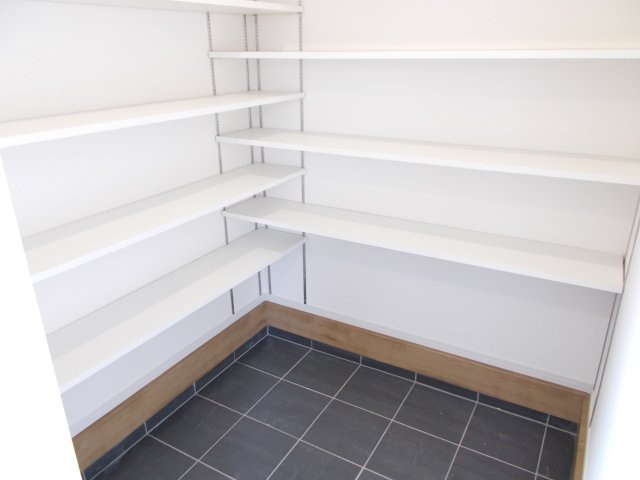 リーブルガーデンＳ高崎金古町第５　1号棟の玄関|大型シューズインクロークです。靴以外にも様々な物が収納できて便利！