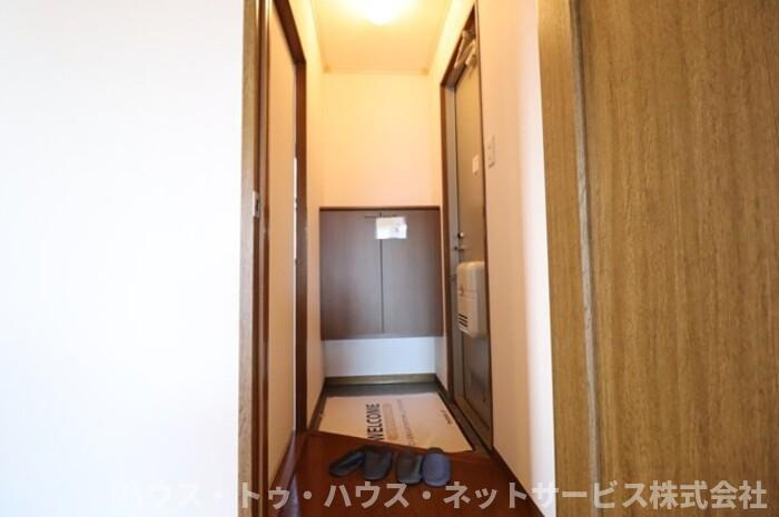 ロイヤルタウン泉　Ｄの玄関