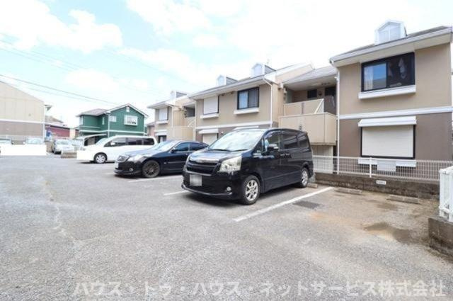 ロイヤルタウン泉　Ｄの駐車場