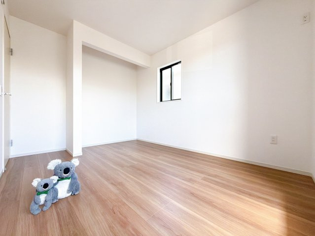 【洋室】 | 前橋市北代田町　新築住宅 | 広さはお子様の勉強部屋にも適した広さ！
勉強机や本棚などの家具を置いてもフリースペースも確保できます。