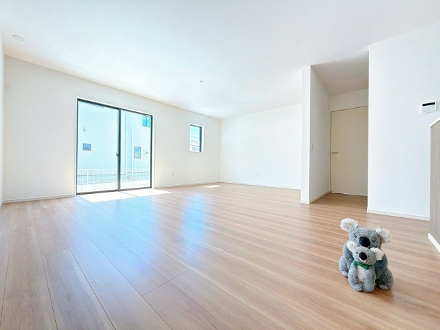 【居間・リビング】 | 前橋市北代田町　新築住宅 | 家族が自然と集まるリビング・ダイニング明るい光が差し込み、笑顔があふれる心地よい空間です。
