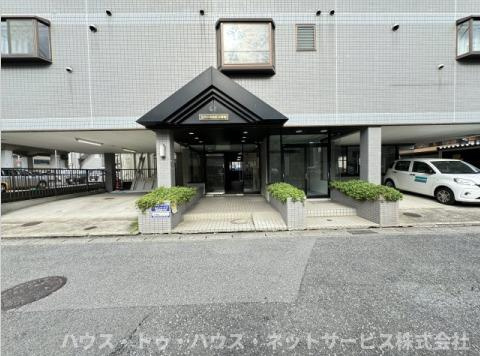 ラフィーヌ・池田５番館の駐車場