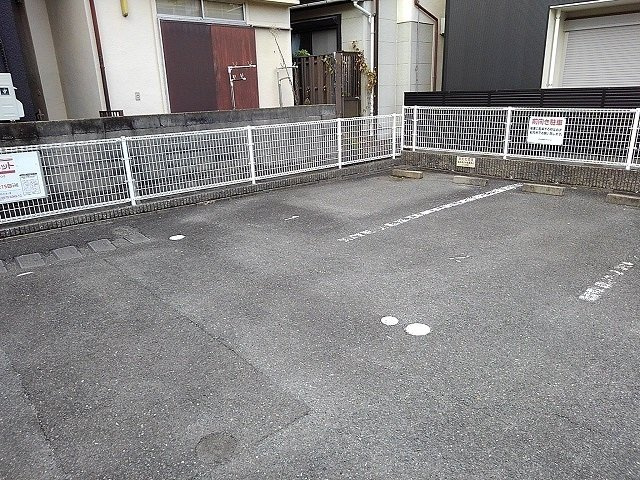 ハイツパルの駐車場