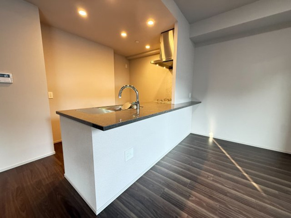 【キッチン】 | 【キッチン】ご家族やご友人などと談笑しながらお料理のできるカウンターキッチン！