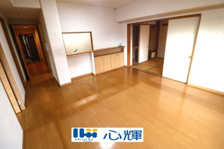 【居間・リビング】 | サーパス若松町 ２階 中古マンション