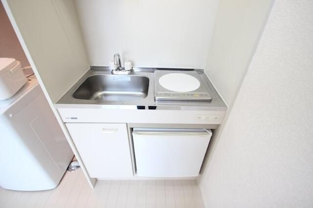 横須賀市平作６丁目のアパートのキッチン