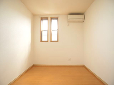 【子供部屋】 | ベルコート | 快適に過ごせるエアコンが付いています♪