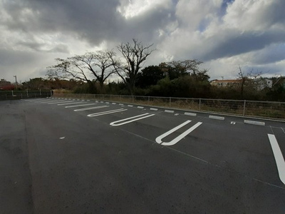 【駐車場】 | グランリヴァージュ宮司Ⅰ | 車をお持ちの方に嬉しい駐車場付きの物件です