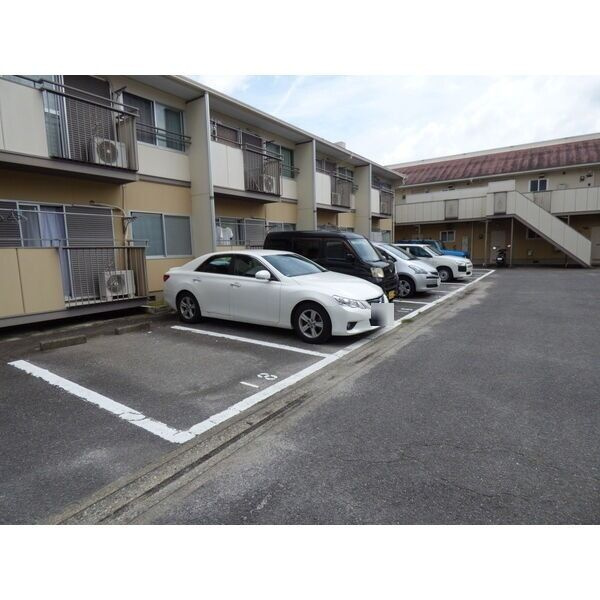 タウニィ山本Ｂの駐車場