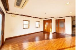 岸和田市岡山町　中古戸建の居間・リビング