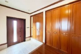 岸和田市岡山町　中古戸建の玄関