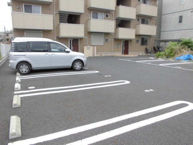 ボヌール・Tの駐車場