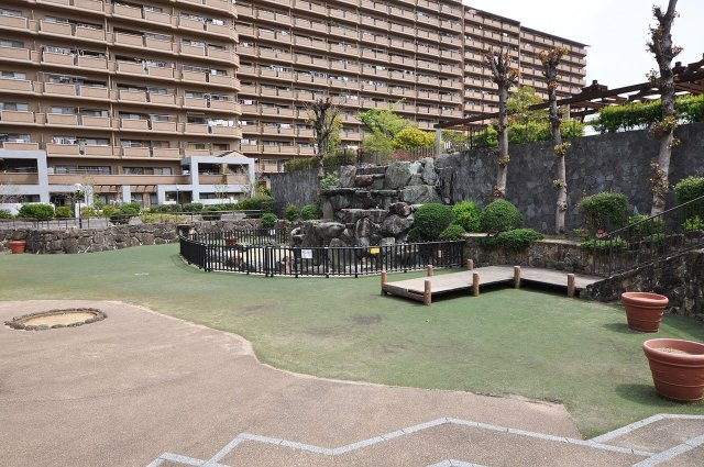 朝日プラザシティ・サザンパーク四番街の庭|中央広場