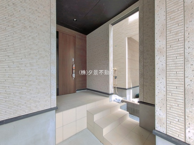 《仲介手数料無料》南区白幡６丁目5-1新築一戸建てブルーミングガーデンの玄関