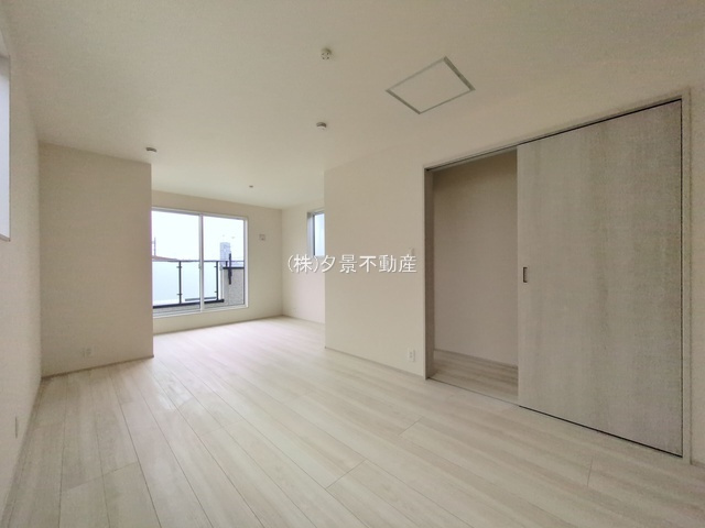 《仲介手数料無料》南区白幡６丁目5-1新築一戸建てブルーミングガーデンの居間・リビング
