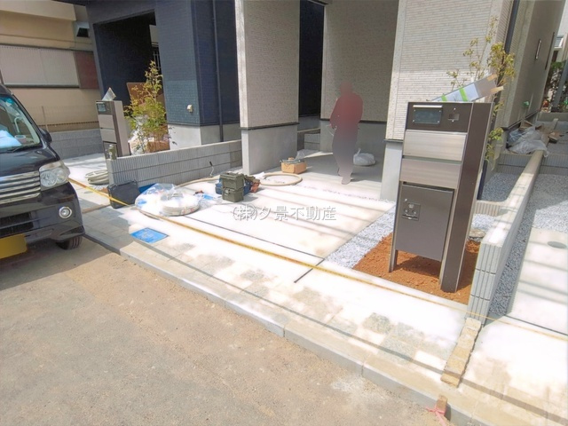 《仲介手数料無料》南区白幡６丁目5-1新築一戸建てブルーミングガーデンの駐車場